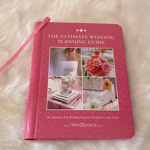 Absolutely beautiful wedding planning book 💒